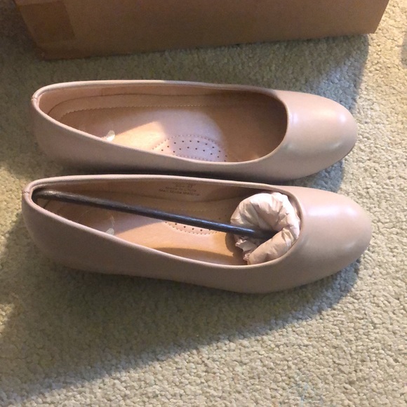 Journee Collection SAAR Grey Beige Nude Pumps SZ:5.5 - Picture 3 of 7